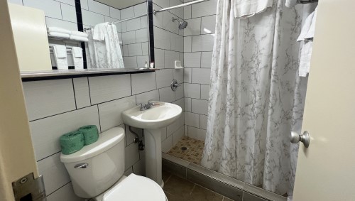 Deluxe Double Bed Photo 5