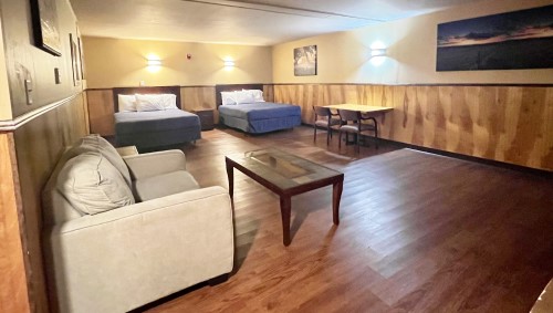 Deluxe Double Bed Photo 1